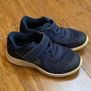 Navy Nike kids shoes 9c